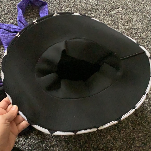 Spirit Mad as a Hatter - Picture 10 of 14